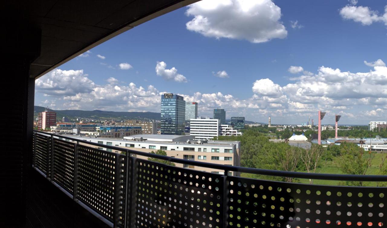New 1 Bdr, W/Private Parking Daire Bratislava Dış mekan fotoğraf
